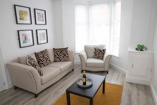 Sybil Townhouse Anfield Sleeps 15