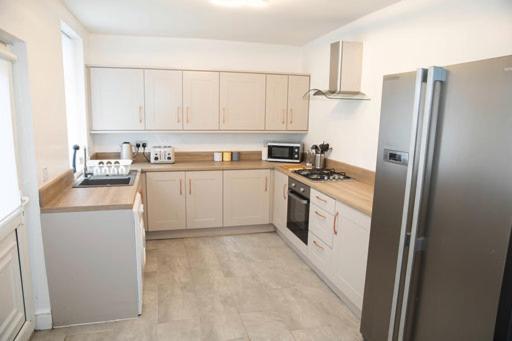Sybil Townhouse Anfield Sleeps 15 Holiday home Liverpool